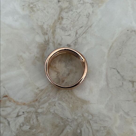 Pandora Sparkling & Polished Lines Ring
14K Rose Gold Plated - Picture 8 of 11